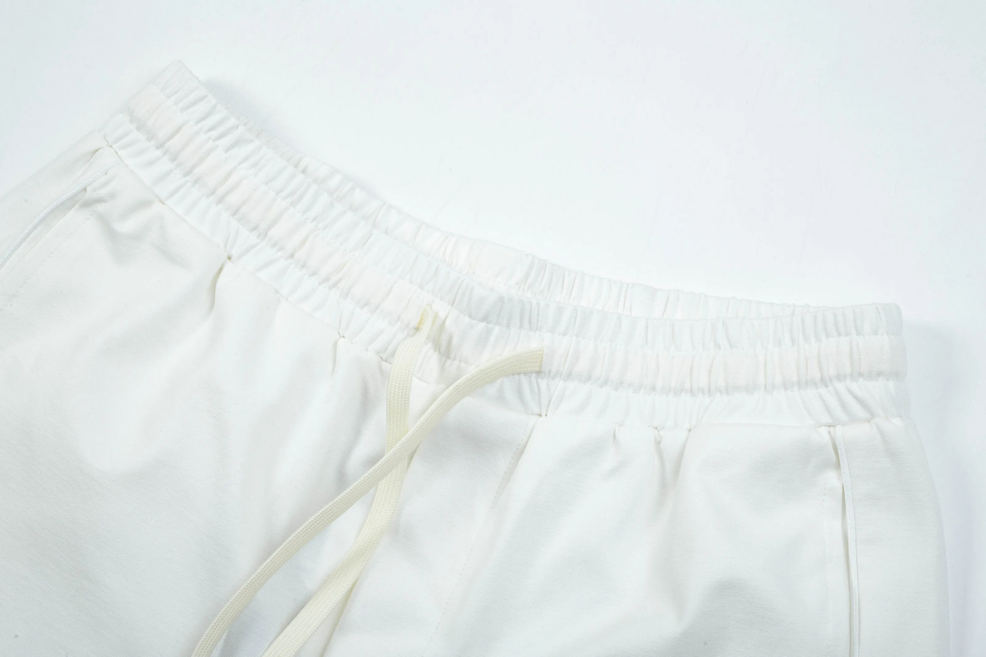 🅿️190 2025 Croxin new knitted shorts, customized fabric, knitted with knitted logo printed on it. The version is tight and three-dimensional, with straight stripe splicing. The customized trouser cord hardware has strong texture and smoothness. The upper body is comfortable and breathable. It has a concave and convex three-dimensional feel. It is fashionable and casual. Color: Black - White Size: M-4XL